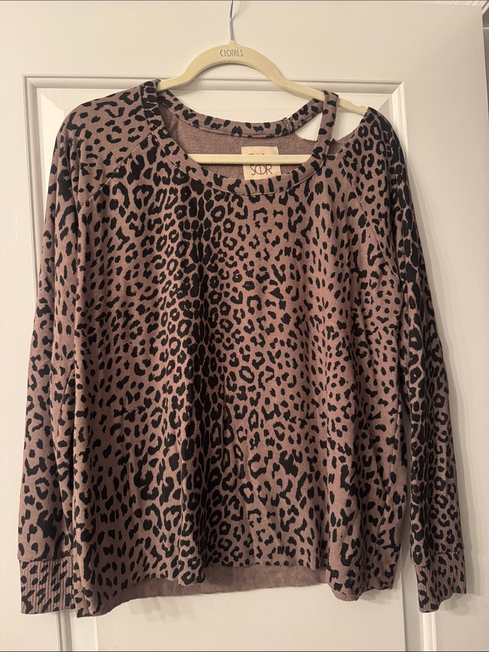 Chaser Mauve Pink and Black Leopard Print Pullover